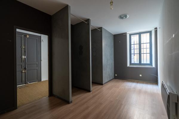 CARCASSONNE – PROCHE GAMBETTA Superbe immeuble rénové avec cour (7 appart. 2 com.) sans copropriété