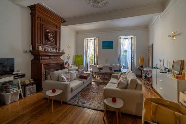 CARCASSONNE – PROCHE GAMBETTA Superbe immeuble rénové avec cour (7 appart. 2 com.) sans copropriété