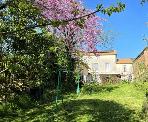 Nogaro (32110) MAISON T7 - 181M² AU COEUR D'UN VILLAGE AVEC TERRAIN DE 3500M² ET GARAGE / PROCHE NOGARO