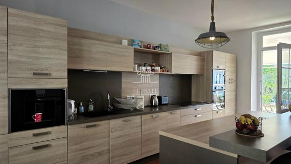 Nogaro (32110) MAISON T7 - 181M² AU COEUR D'UN VILLAGE AVEC TERRAIN DE 3500M² ET GARAGE / PROCHE NOGARO