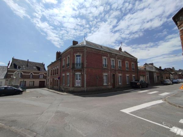 Nous vous proposons ce bien de qualité situé à CRECY SUR SERRE, centre bourg, offrant de beaux ...