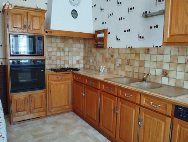 Nous vous proposons ce bien de qualité situé à CRECY SUR SERRE, centre bourg, offrant de beaux ...