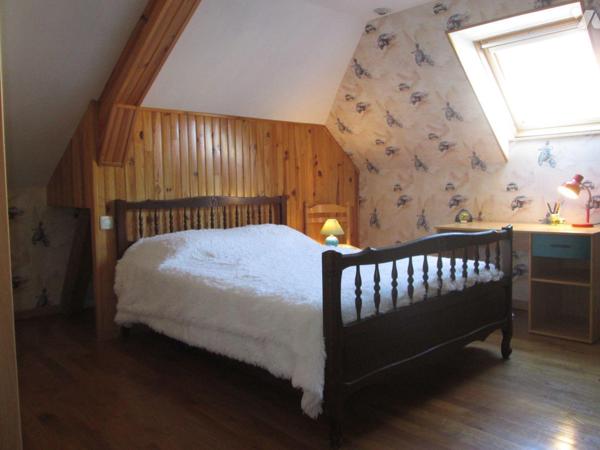 Nous vous proposons ce bien de qualité situé à CRECY SUR SERRE, centre bourg, offrant de beaux ...