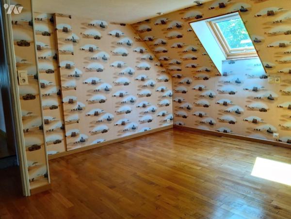 Nous vous proposons ce bien de qualité situé à CRECY SUR SERRE, centre bourg, offrant de beaux ...