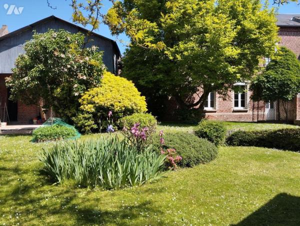 Nous vous proposons ce bien de qualité situé à CRECY SUR SERRE, centre bourg, offrant de beaux ...