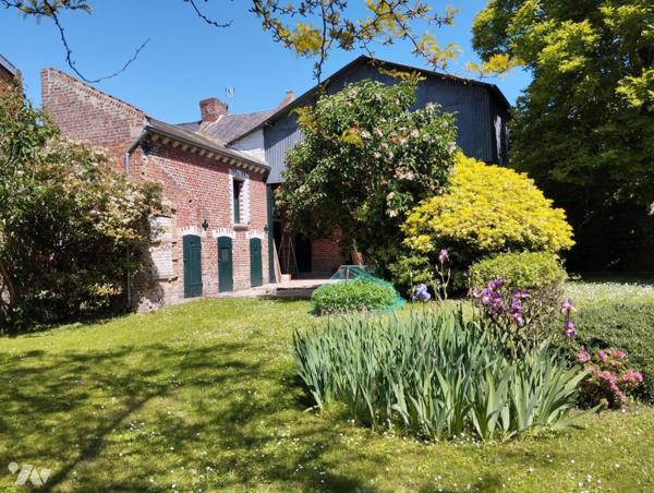 Nous vous proposons ce bien de qualité situé à CRECY SUR SERRE, centre bourg, offrant de beaux ...