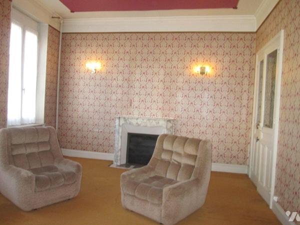 Nous vous proposons ce bien de qualité situé à CRECY SUR SERRE, centre bourg, offrant de beaux ...