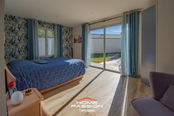 LES MATHES  MAISON CONTEMPORAINE DANS RÉSIDENCE PRIVÉE INTIMISTE