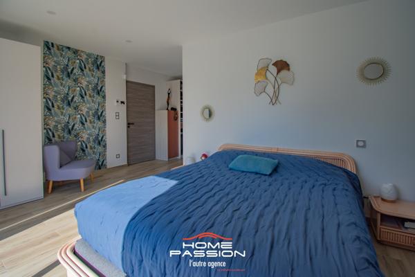 LES MATHES  MAISON CONTEMPORAINE DANS RÉSIDENCE PRIVÉE INTIMISTE