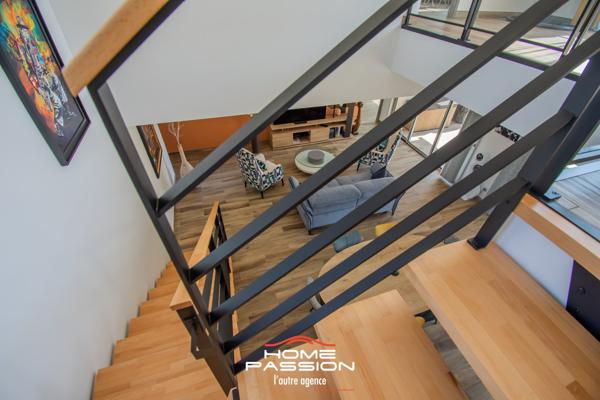 LES MATHES  MAISON CONTEMPORAINE DANS RÉSIDENCE PRIVÉE INTIMISTE