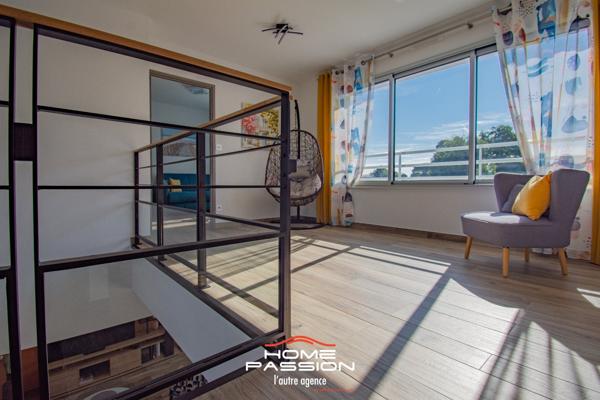 LES MATHES  MAISON CONTEMPORAINE DANS RÉSIDENCE PRIVÉE INTIMISTE