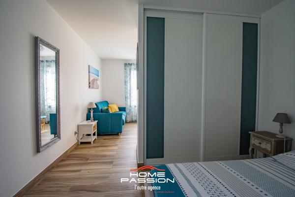 LES MATHES  MAISON CONTEMPORAINE DANS RÉSIDENCE PRIVÉE INTIMISTE