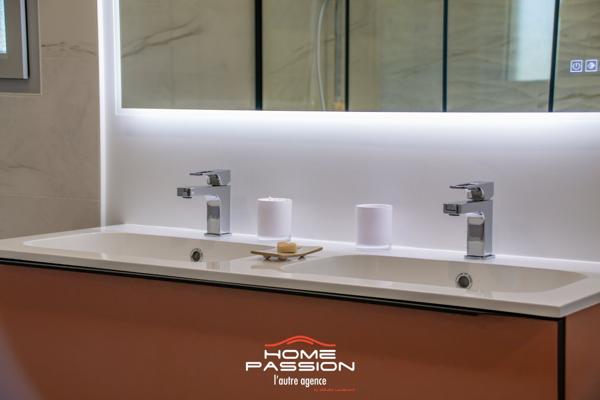 LES MATHES  MAISON CONTEMPORAINE DANS RÉSIDENCE PRIVÉE INTIMISTE