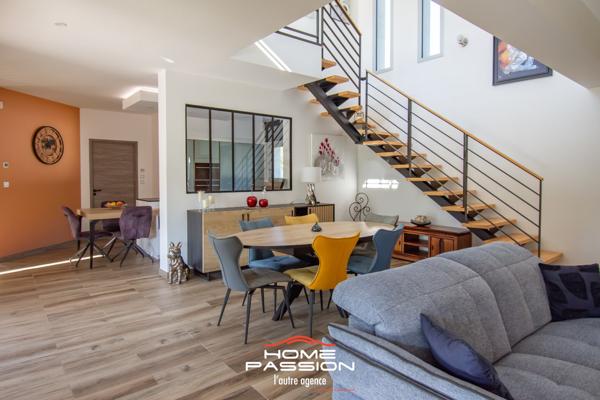 LES MATHES  MAISON CONTEMPORAINE DANS RÉSIDENCE PRIVÉE INTIMISTE