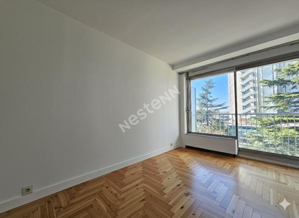 Puteaux : Résidence Bellerive, Appartement de 2 pièces de 51m² avec balcon, cave et parking