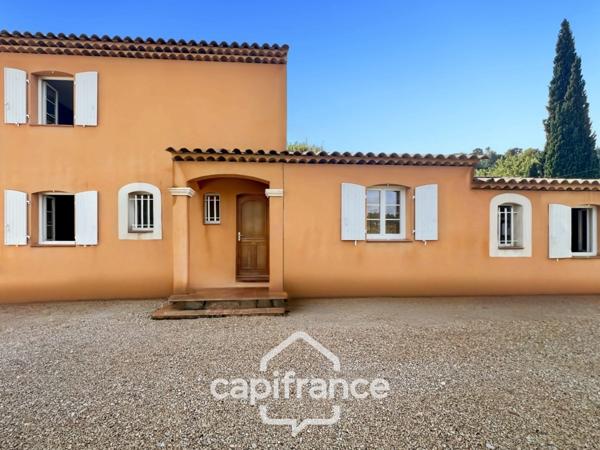 À Alleins, maison individuelle et familiale, de 165 m2, 5 chambres, où règnent calme et douceur de vivre, terrain de 945m2, piscine et dépendances