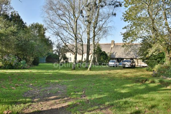 Prix réajusté pour cet exceptionnel ensemble de chaumières Bretonnes.