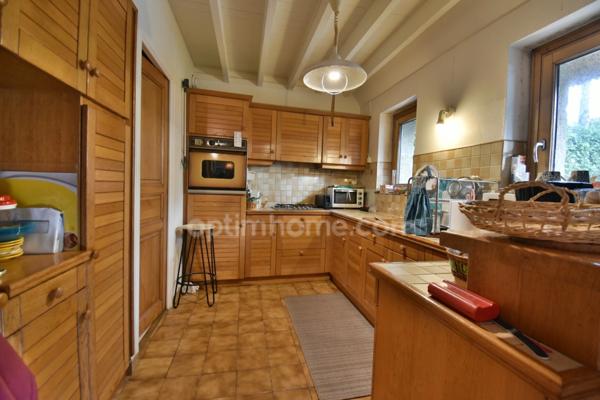 Prix réajusté pour cet exceptionnel ensemble de chaumières Bretonnes.