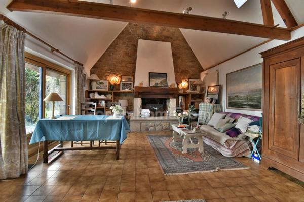 Prix réajusté pour cet exceptionnel ensemble de chaumières Bretonnes.