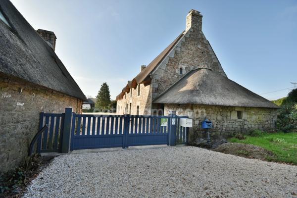 Prix réajusté pour cet exceptionnel ensemble de chaumières Bretonnes.