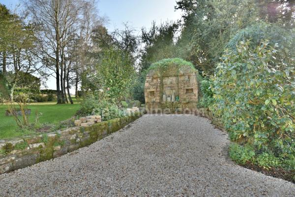 Prix réajusté pour cet exceptionnel ensemble de chaumières Bretonnes.