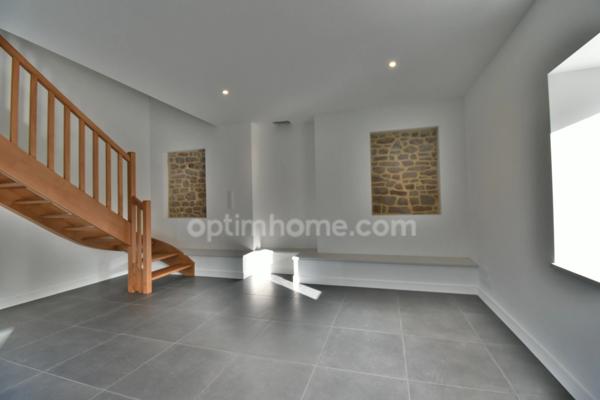 Prix réajusté pour cet exceptionnel ensemble de chaumières Bretonnes.