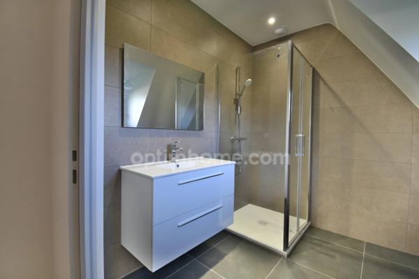 Prix réajusté pour cet exceptionnel ensemble de chaumières Bretonnes.