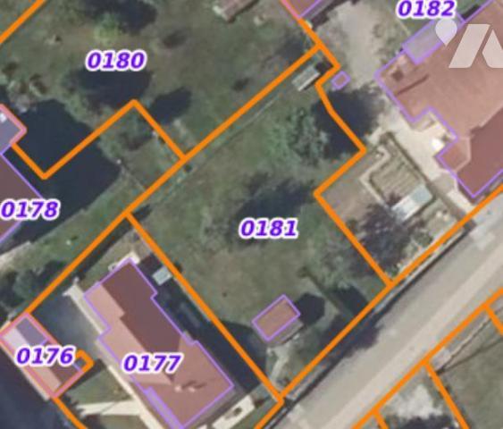 TERRAIN A BATIR DE 830 M² - BRANNE