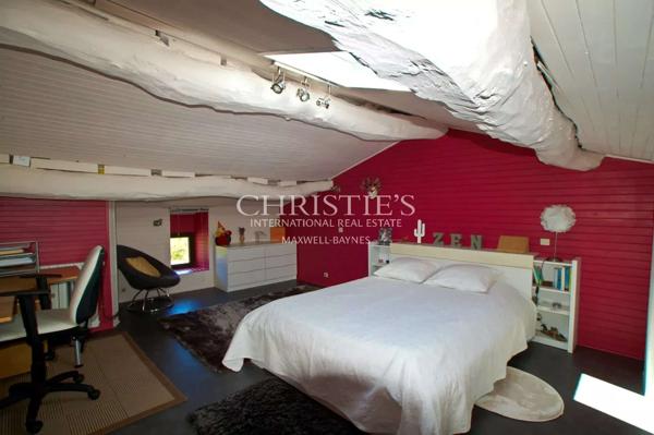 Charmante maison en moellon de 200 m² avec double garage, cuisine d’été avec avancée de toit et un grand parc clôturé de 5000 m²