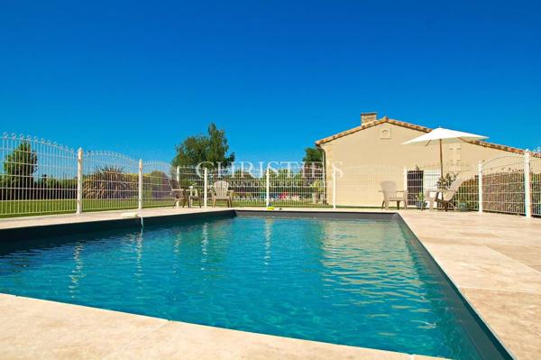 Charmante maison en moellon de 200 m² avec double garage, cuisine d’été avec avancée de toit et un grand parc clôturé de 5000 m²