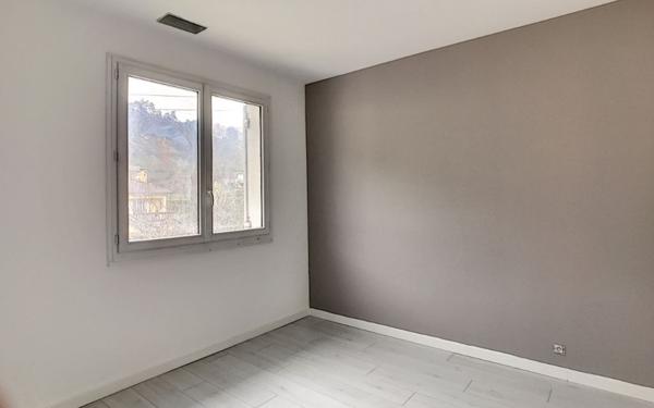 Appartement à louer    5 pièces •  Trélissac