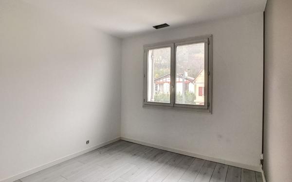 Appartement à louer    5 pièces •  Trélissac