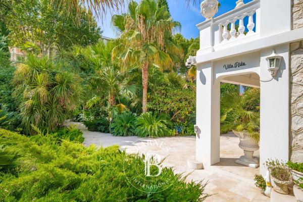 Cagnes-sur-Mer, Villa 5 Chambres -  296 m² à vendre