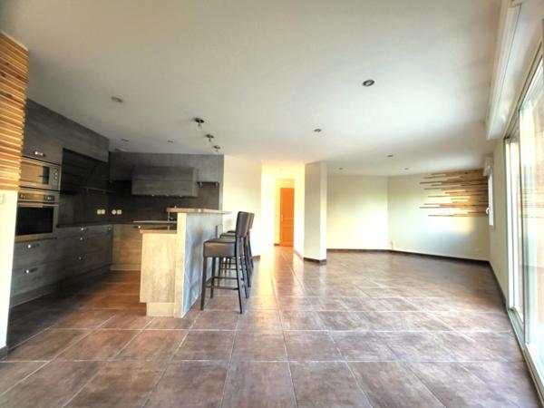 Morestel – Appartement comme une maison avec terrasse (101 m²) - T4 transformé en T3 - 72.97 m²