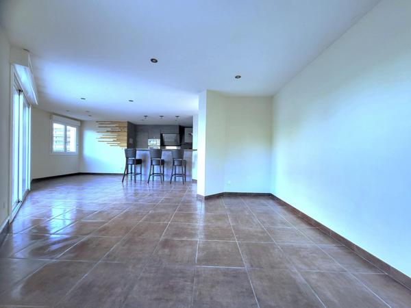 Morestel – Appartement comme une maison avec terrasse (101 m²) - T4 transformé en T3 - 72.97 m²