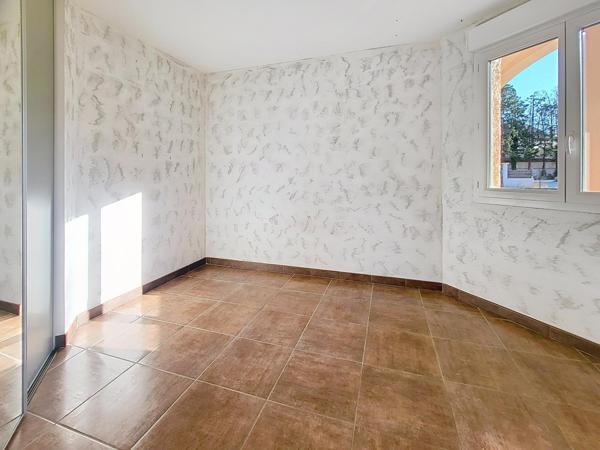 Morestel – Appartement comme une maison avec terrasse (101 m²) - T4 transformé en T3 - 72.97 m²