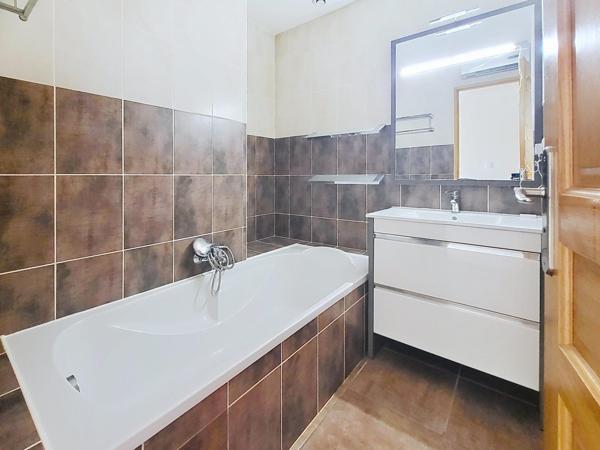 Morestel – Appartement comme une maison avec terrasse (101 m²) - T4 transformé en T3 - 72.97 m²