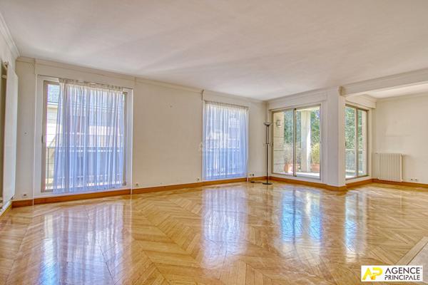 Versailles Rive-Droite Appartement 5 pièces 118 m² 2ème étage avec ascenseur, balcons, cave et parking €734 000 ** - Référence 26525