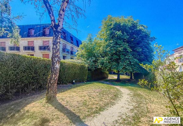 Versailles Rive-Droite Appartement 5 pièces 118 m² 2ème étage avec ascenseur, balcons, cave et parking €734 000 ** - Référence 26525