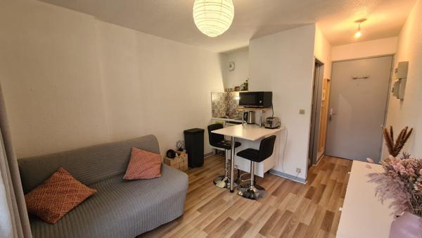 Exclusivité Studio lumineux avec balcon et parking Thabor