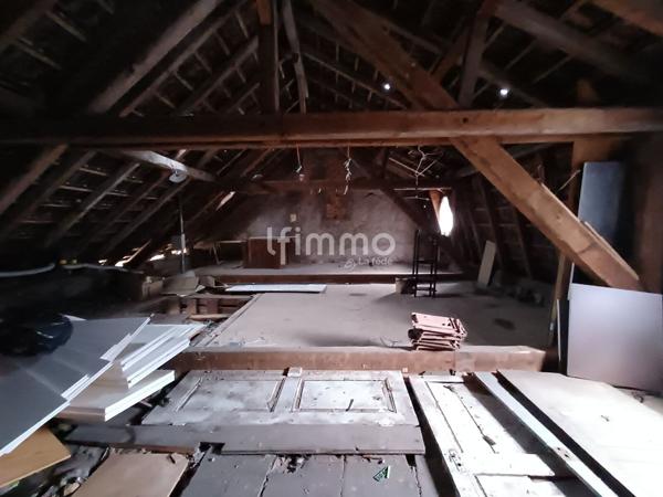 Immeuble comprenant deux logements