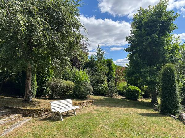 Maison proche de toutes commodités, 8 pièces, 6 chambres, 185 m² sur 2913 m² de terrain