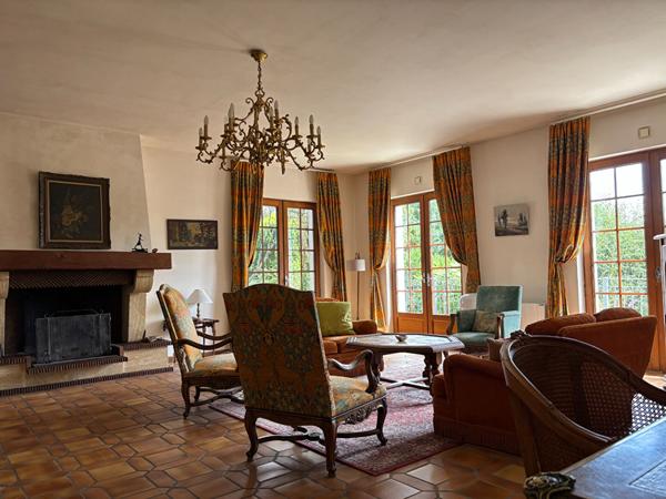 Maison proche de toutes commodités, 8 pièces, 6 chambres, 185 m² sur 2913 m² de terrain