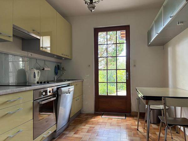 Maison proche de toutes commodités, 8 pièces, 6 chambres, 185 m² sur 2913 m² de terrain