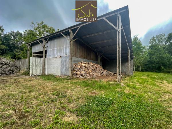 Proche CERIZAY - Terrain avec bâtiments agricoles