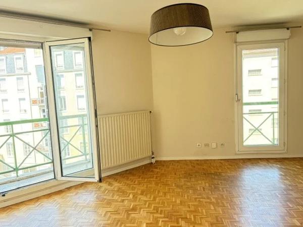 APPARTEMENT T2 A LOUER - LYON 3EME ARRONDISSEMENT Saxe-Vileroy 51.05 m 2 880 € charges comprises par mois