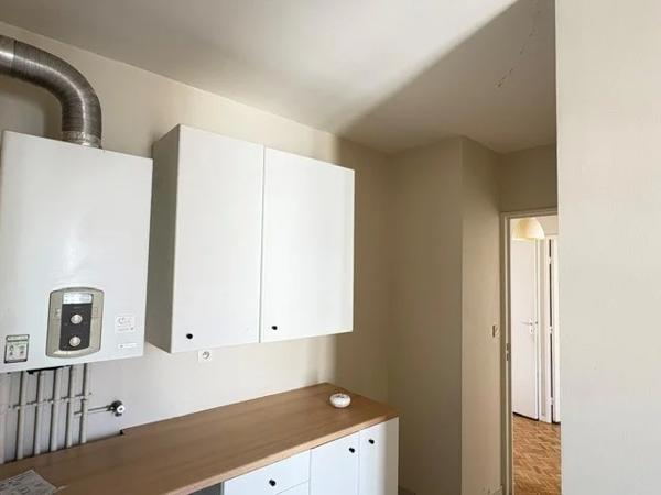 APPARTEMENT T2 A LOUER - LYON 3EME ARRONDISSEMENT Saxe-Vileroy 51.05 m 2 880 € charges comprises par mois