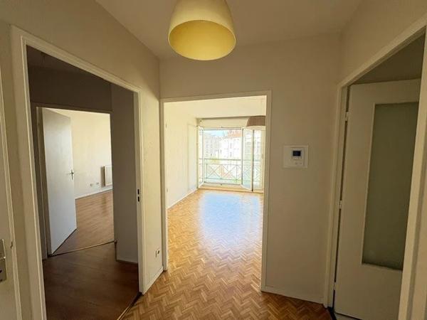 APPARTEMENT T2 A LOUER - LYON 3EME ARRONDISSEMENT Saxe-Vileroy 51.05 m 2 880 € charges comprises par mois