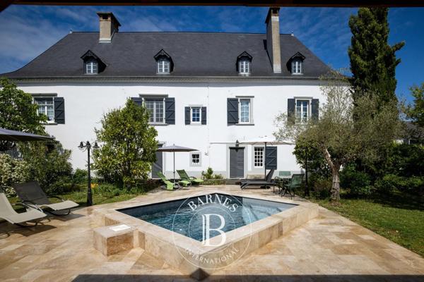 Navarrenx, Maison d'hôtes 8 Chambres -  463 m² à vendre
