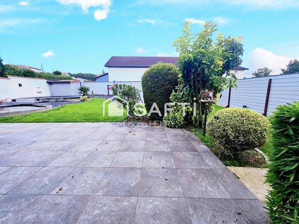 Maison individuelle avec Jardin, Garage et dépendances